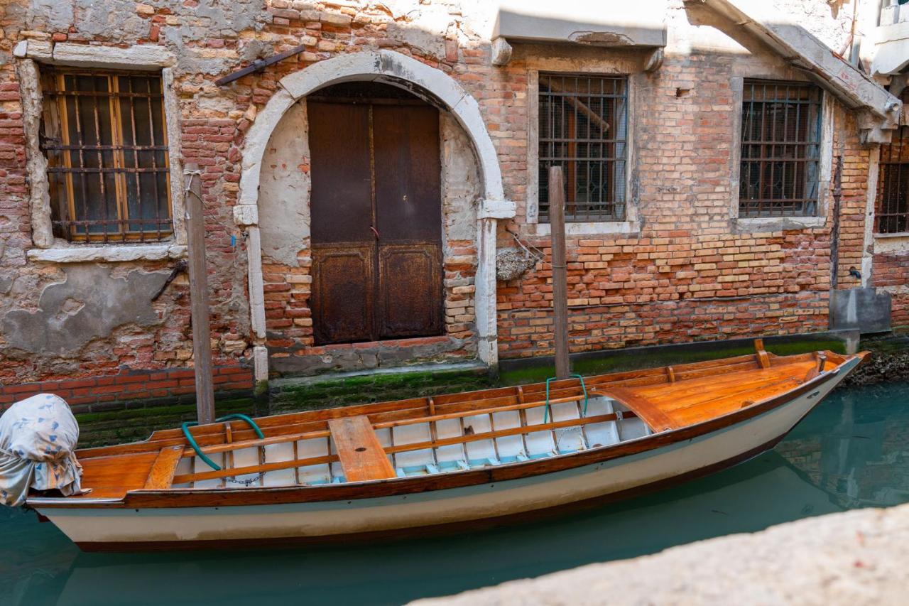 Casa Al Ponte Scudi - 4 Windows On The Canal Benátky Exteriér fotografie